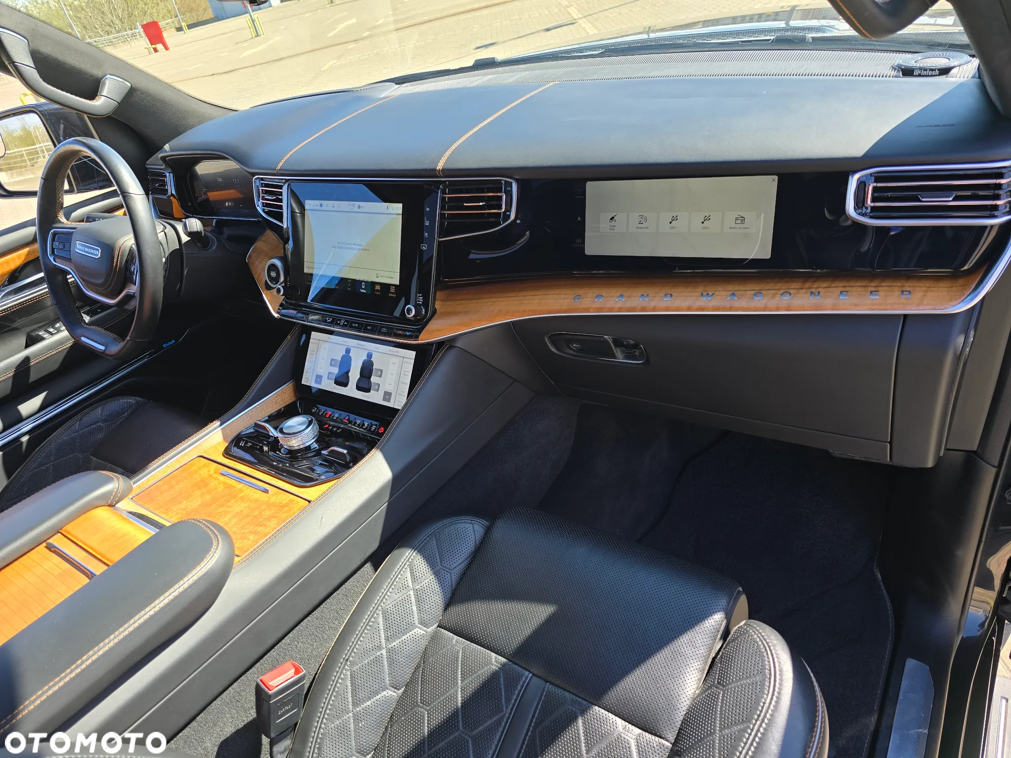 Jeep Wagoneer - 23