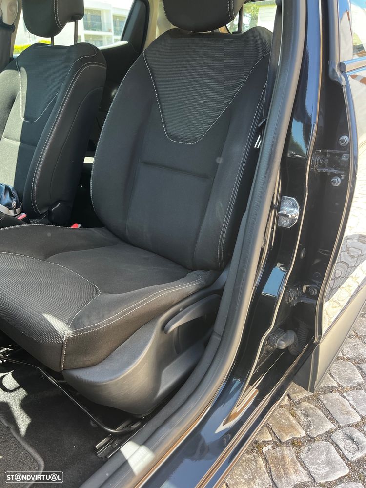 Renault Clio 1.5 dCi Dynamique Sport Edtion — fotografia 14