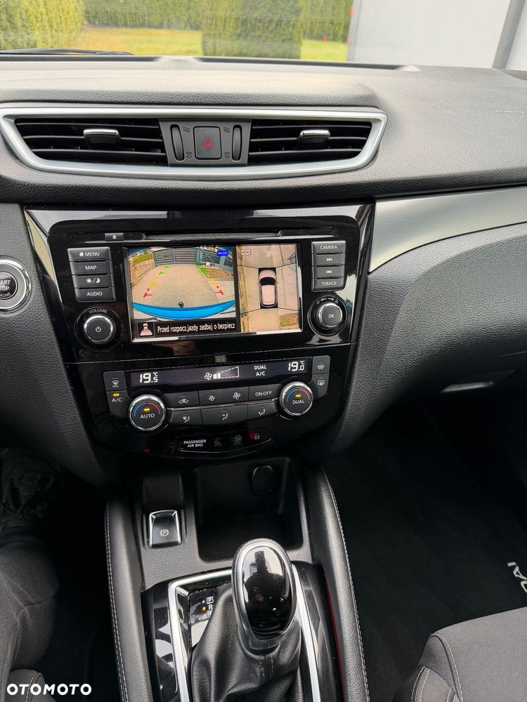 Nissan Qashqai 1.3 DIG-T N-Connecta DCT - 22