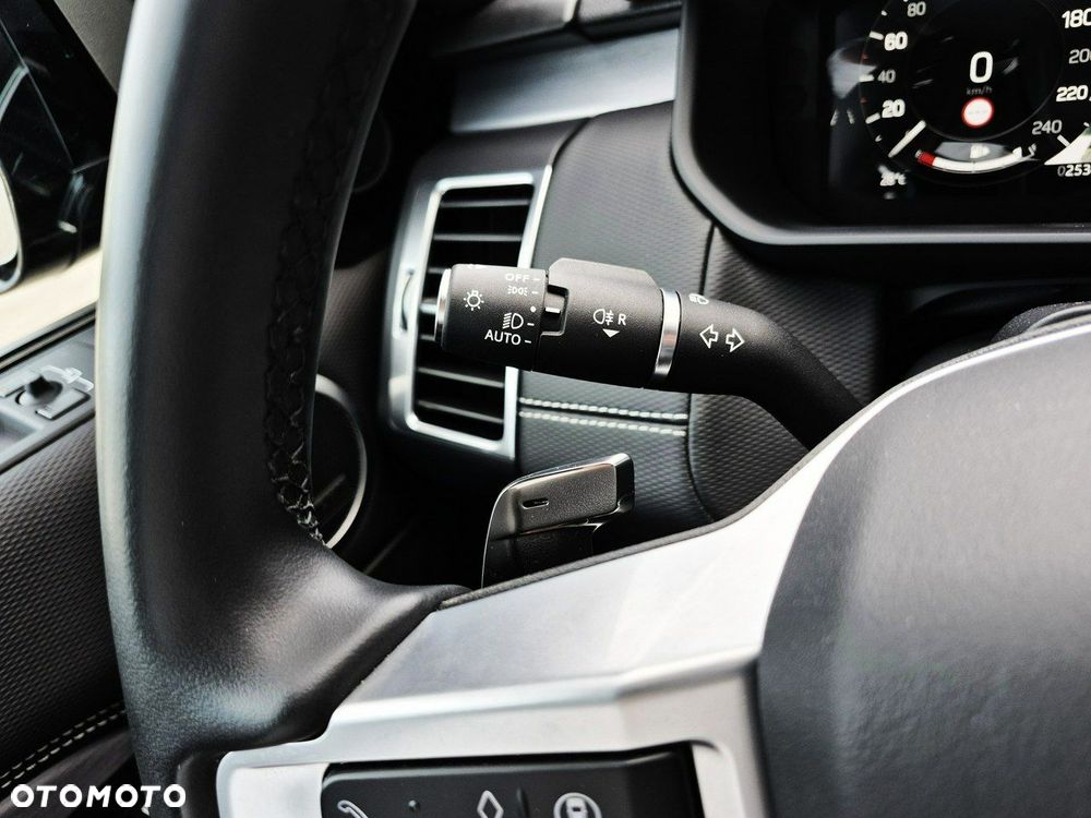 Land Rover Discovery 3.0 D250 mHEV Dynamic SE - 32