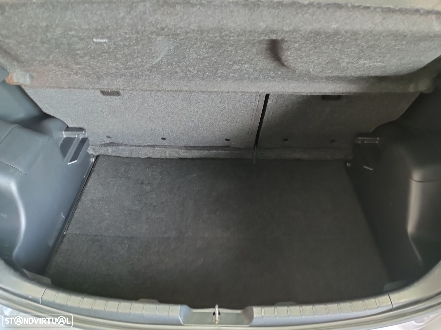 Toyota Yaris 1.5 HSD Comfort - 38
