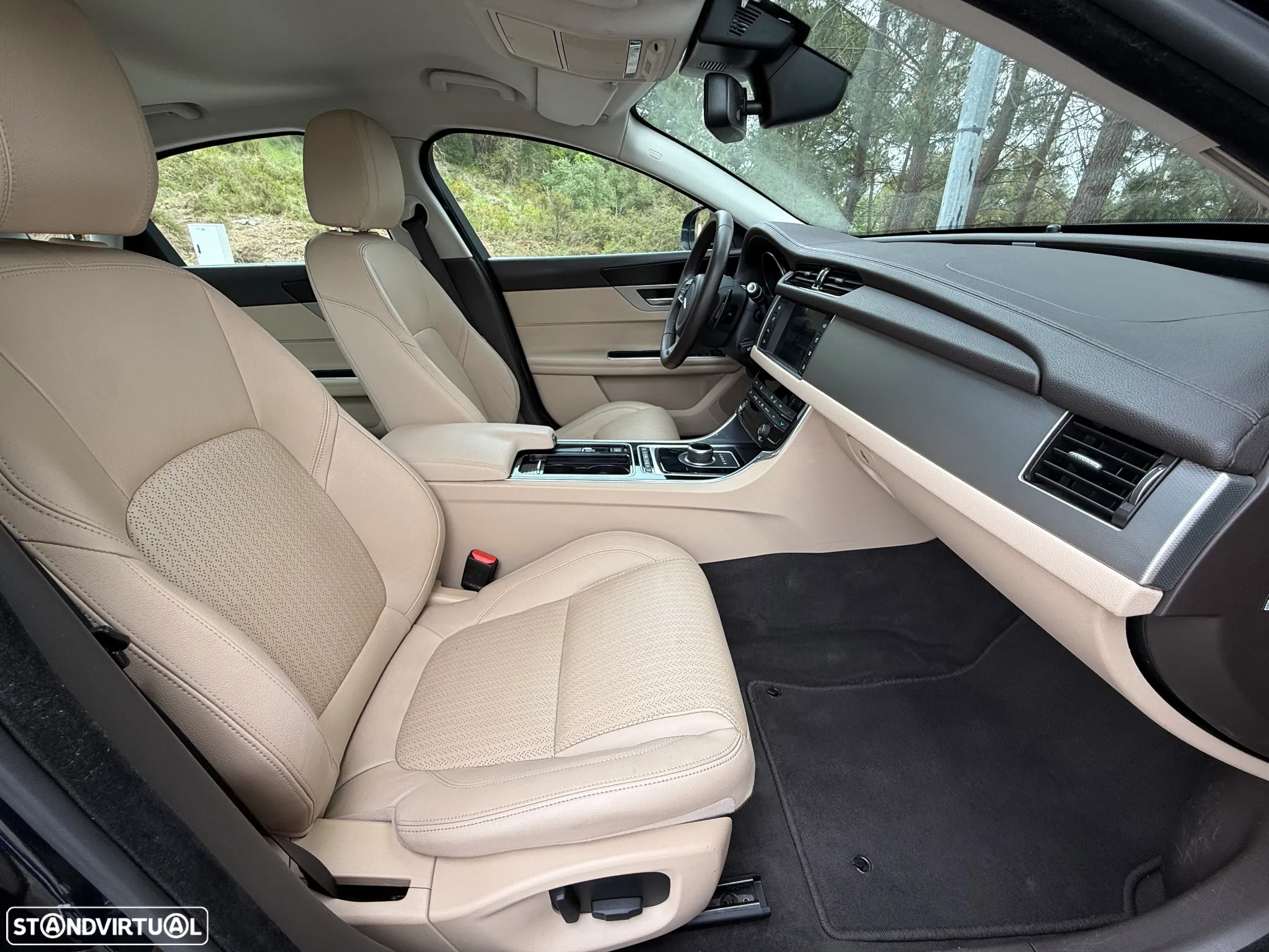 Jaguar XF 2.0 D Prestige Aut. - 30