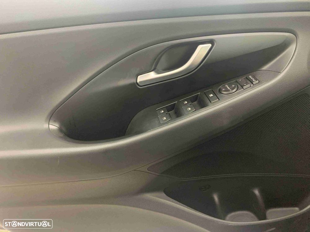 Hyundai i30 Fastback - 10
