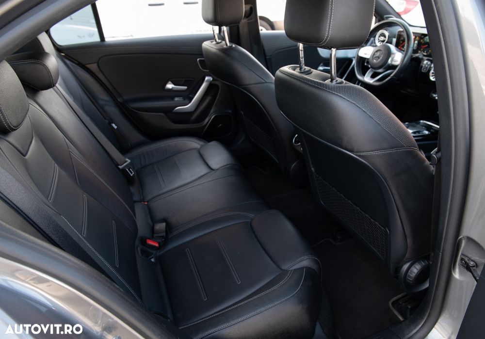 Mercedes-Benz A 220 4Matic 7G-DCT AMG Line - 33