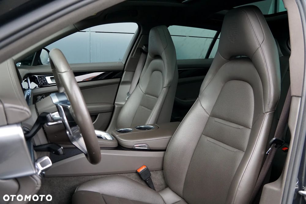 Porsche Panamera 4 Sport Turismo - 20