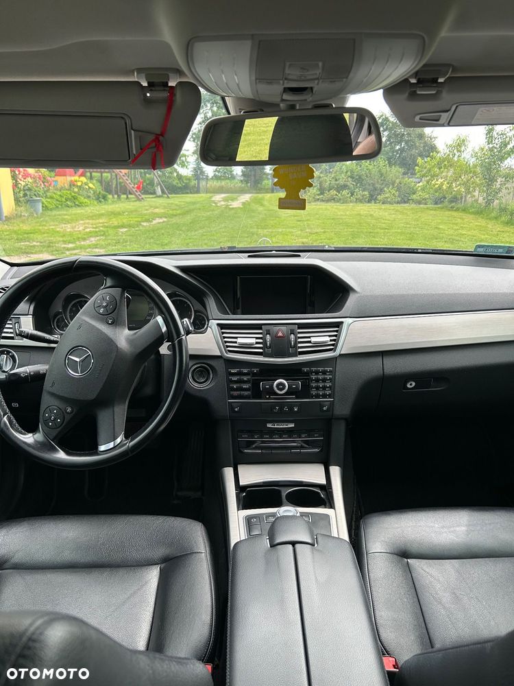 Mercedes-Benz E-Class 2011 photo 5