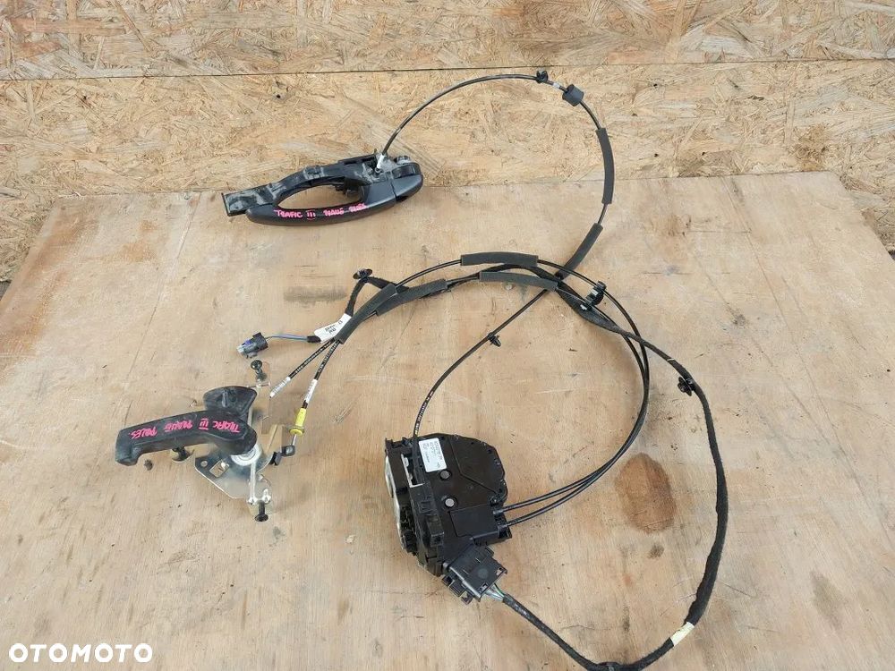 Zamek Prawy Drzwi Przesuwnych Klamka Renault Trafic III Vivaro B Talento 825027817R