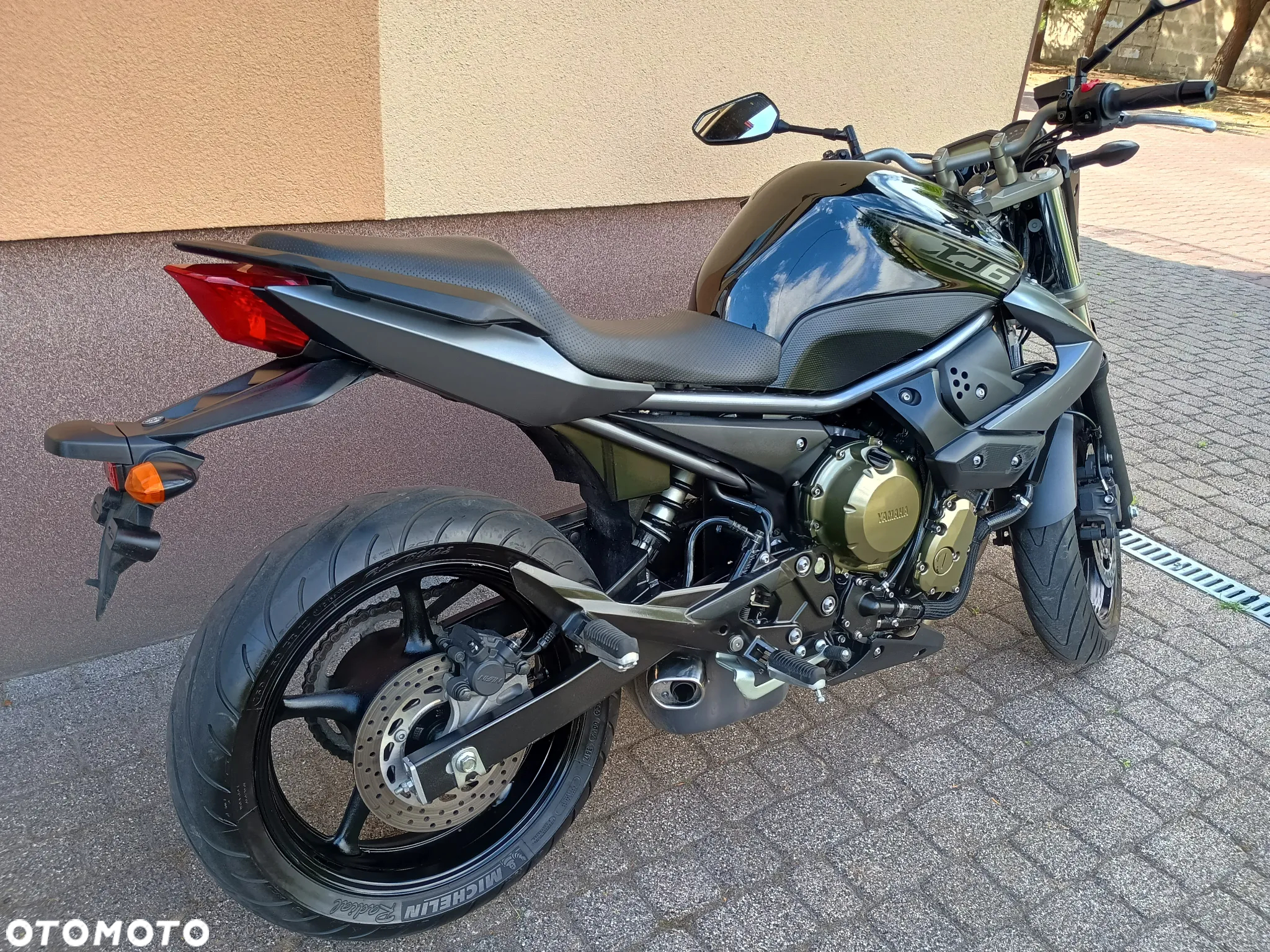 Yamaha XJR - 16