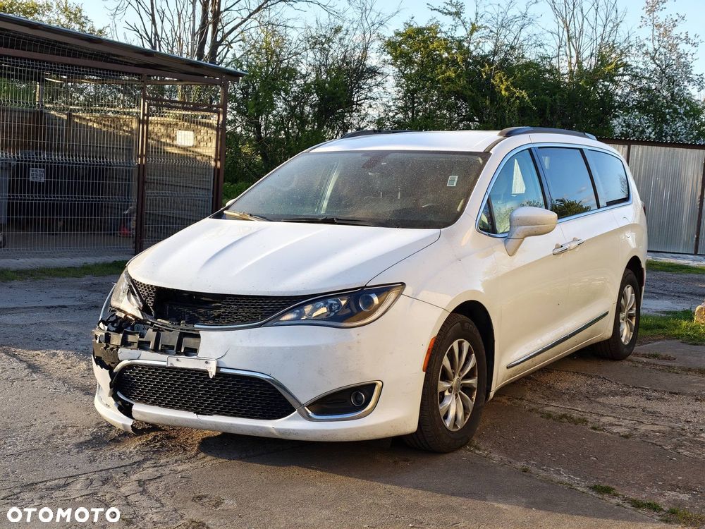Chrysler Pacifica - 3
