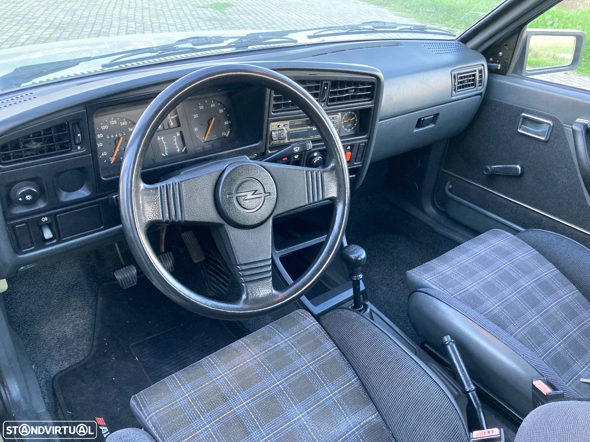 Opel Ascona 1.6 SR - 4