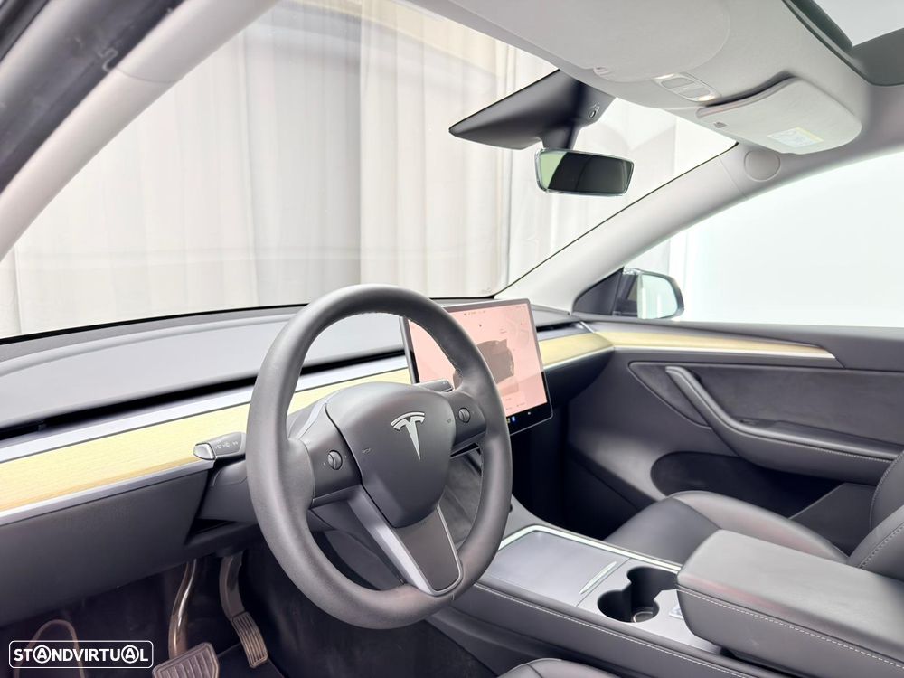 Tesla Model Y Long Range Dual Motor AWD - 24