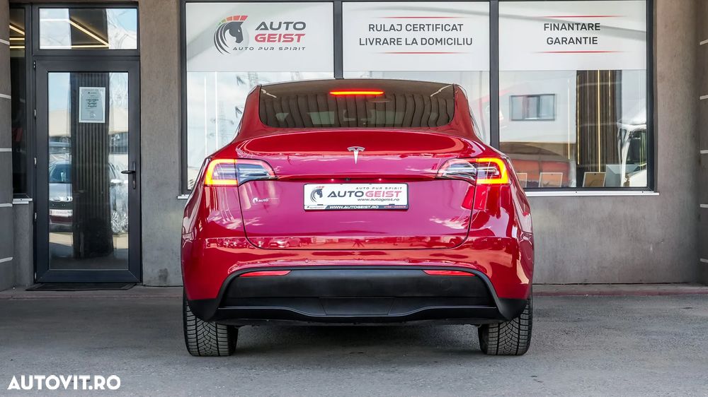 Tesla Model Y - 7