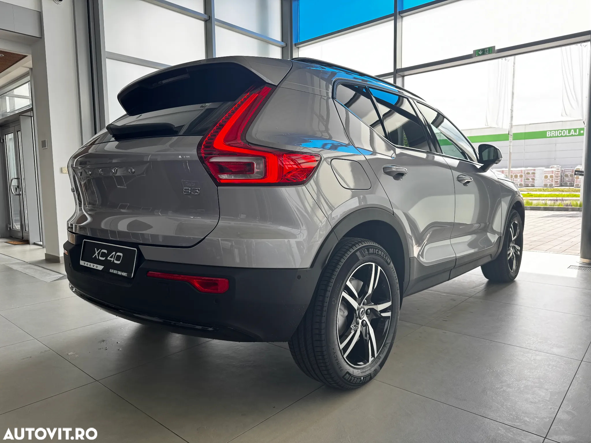 Volvo XC 40 B3 AT FWD MHEV Plus Dark - 5
