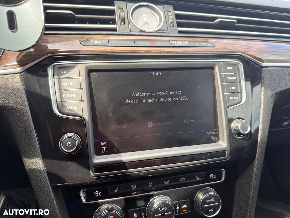 Volkswagen Passat 2.0 TDI DSG Highline - 12