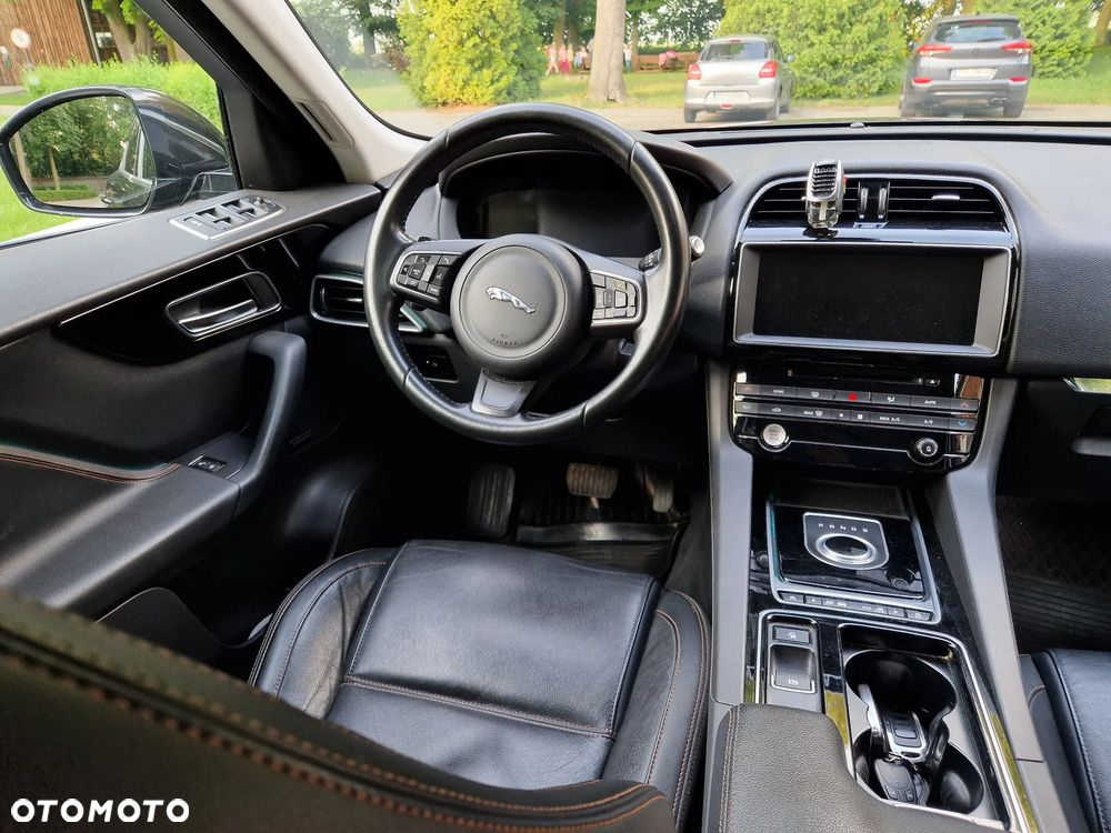 Jaguar F-Pace 2.0 i4D AWD Prestige - 19