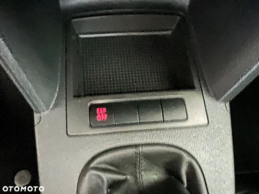 Volkswagen Touran 2.0 TDI DPF BlueMotion Technology Comfortline - 32