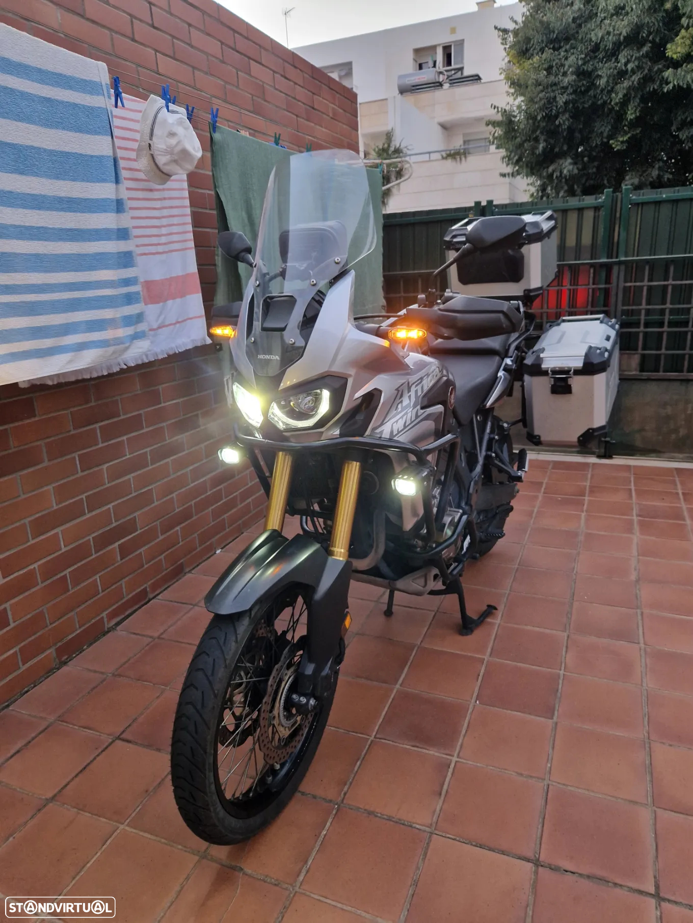 Honda Africa Twin SD04 - 4