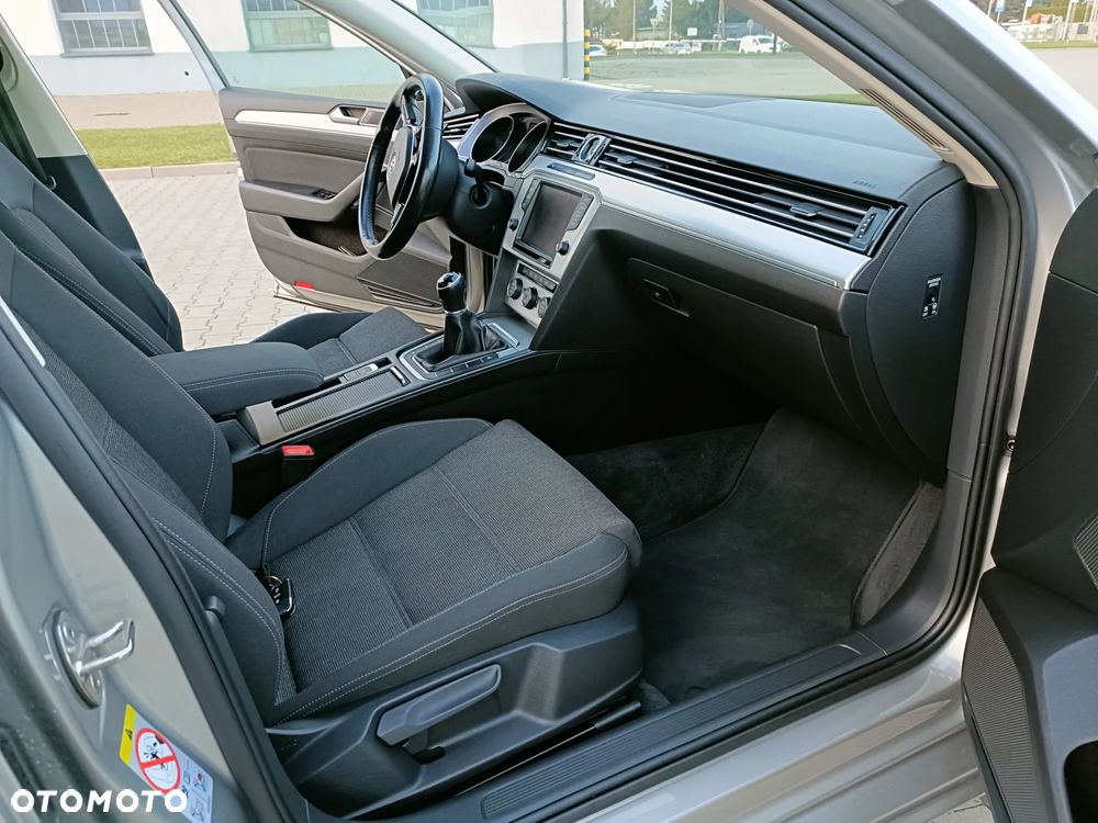 Volkswagen Passat 2.0 TDI BMT Comfortline - 19