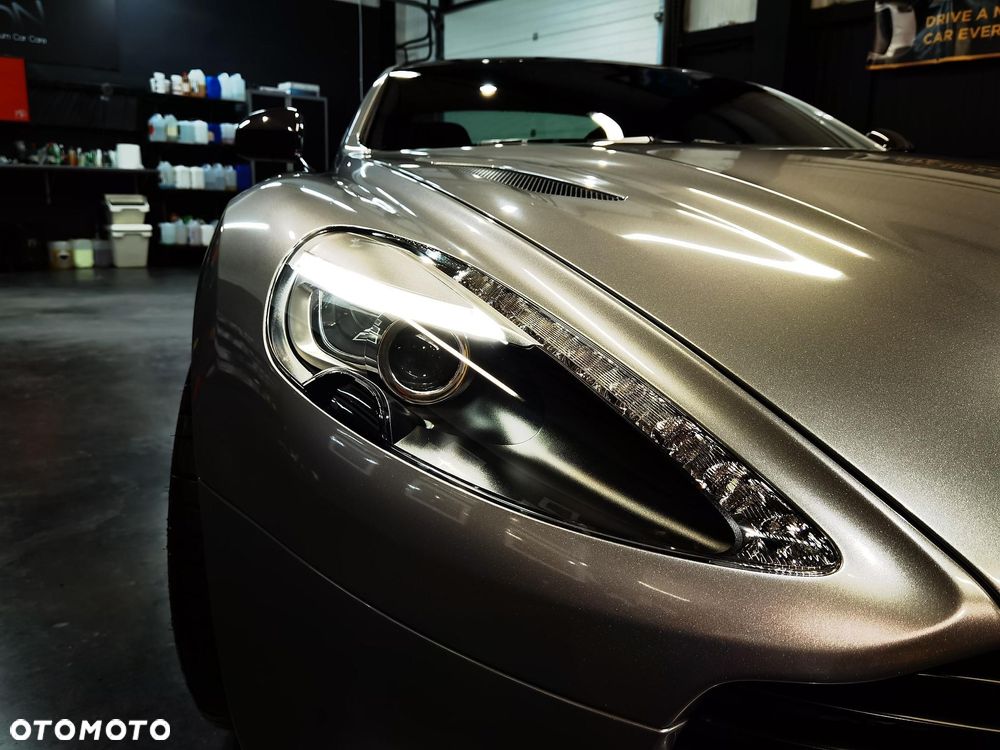 Aston Martin Vanquish - 12