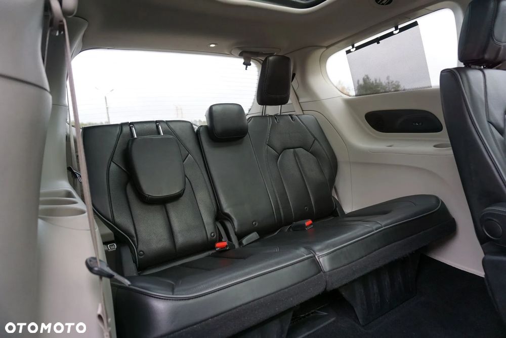 Chrysler Pacifica - 10