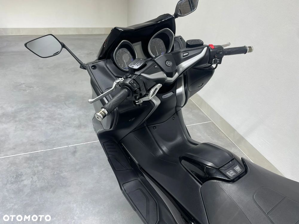 Yamaha Tmax - 12