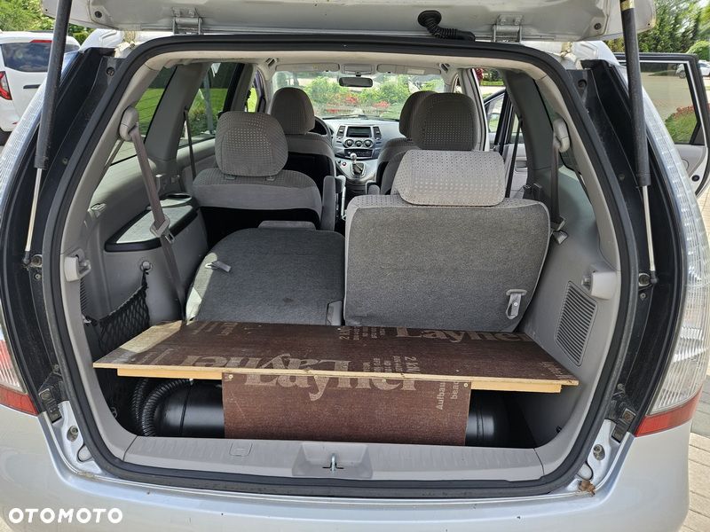 Mitsubishi Grandis 2.4 Intense - 9
