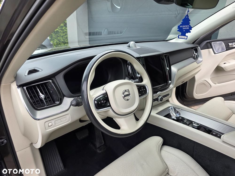 Volvo XC 60 T8 Plug-In Hybrid AWD Ultimate Bright - 8