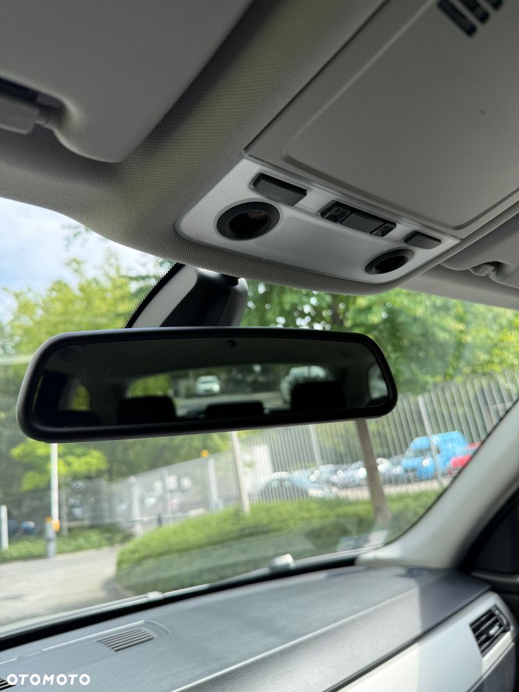 BMW Seria 3 325i xDrive - 22