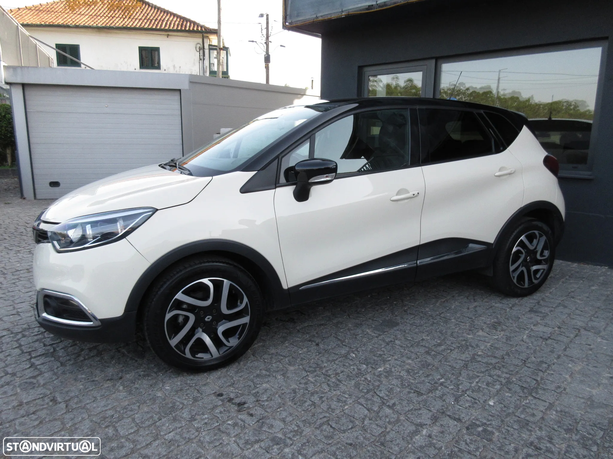 Renault Captur 1.2 TCe Exclusive EDC - 4
