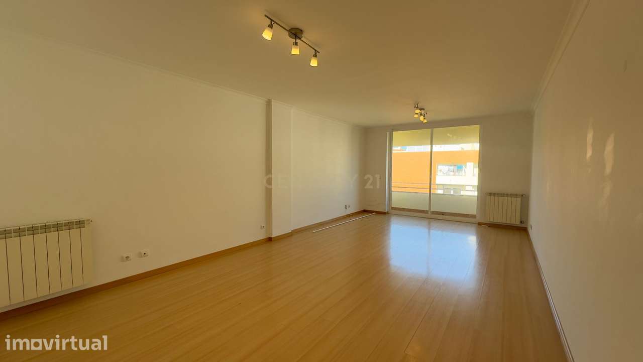 Apartamento T2 em São Domingos de Rana (com 2 parqueamentos) - Grande imagem: 5/23