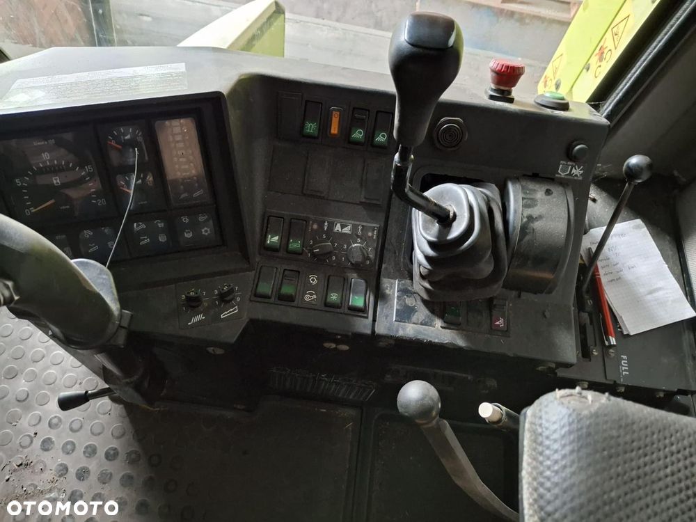 Claas MEGA 218 - 9