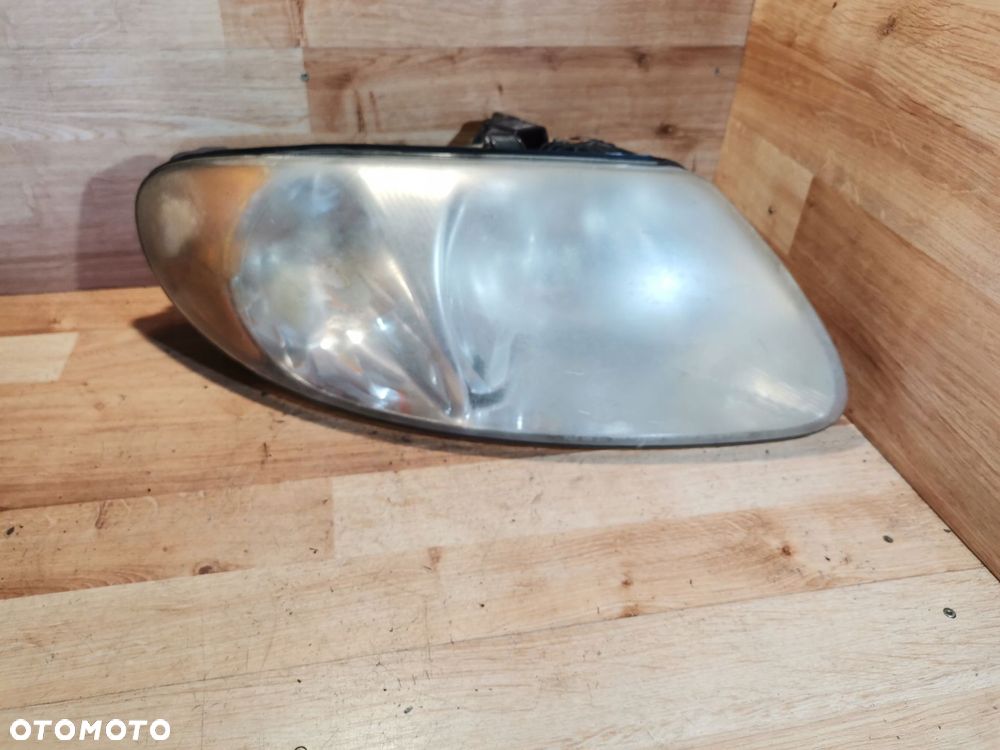 LAMPA REFLEKTOR PRAWY LAMPA PRZÓD EU CHRYSLER VOYAGER IV 04857700AB - 1