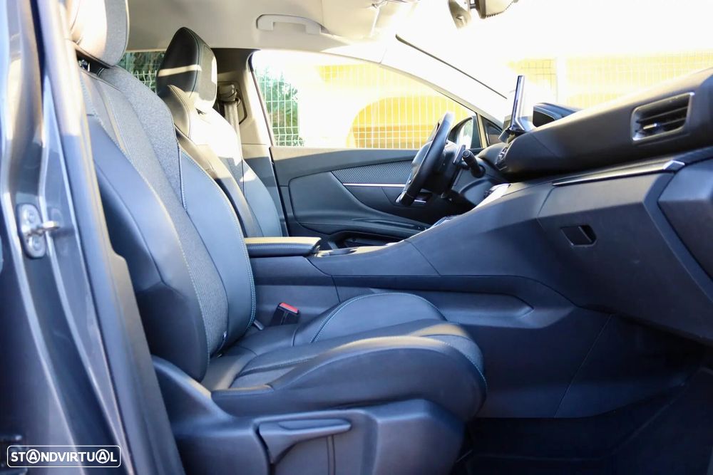 Peugeot 3008 1.6 Hybrid Allure Pack e-EAT8 - 29