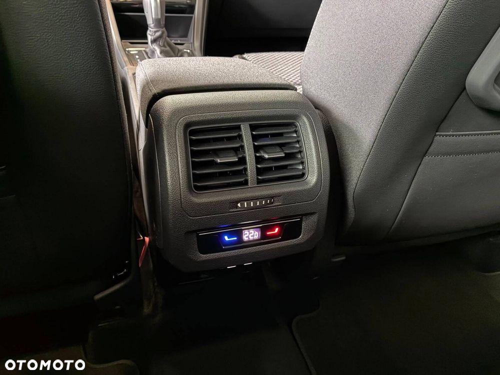 Volkswagen Touran - 23