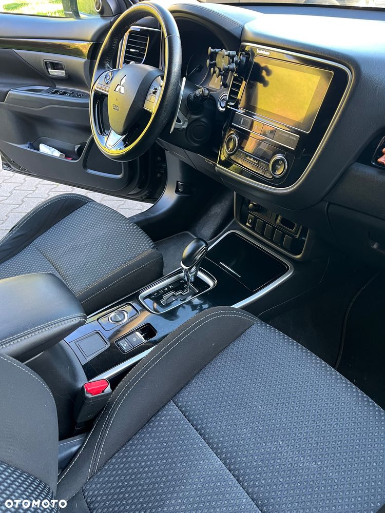 Mitsubishi Outlander 2.0 Instyle Navi 4WD CVT - 7