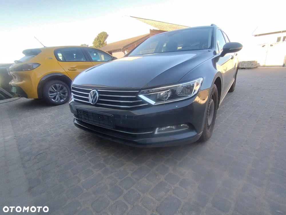 Volkswagen Passat ver-variant-2-0-tdi-scr-dsg-bluemotion-comfortline - 18