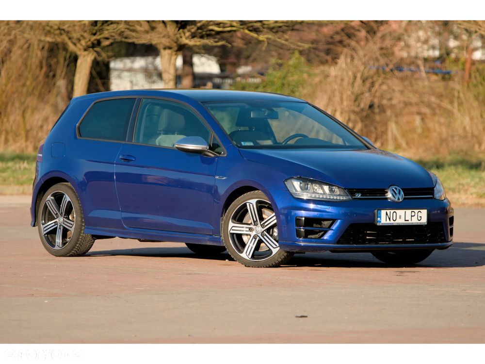Volkswagen Golf - 1