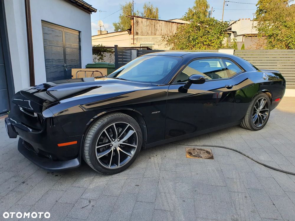 Dodge Challenger - 1