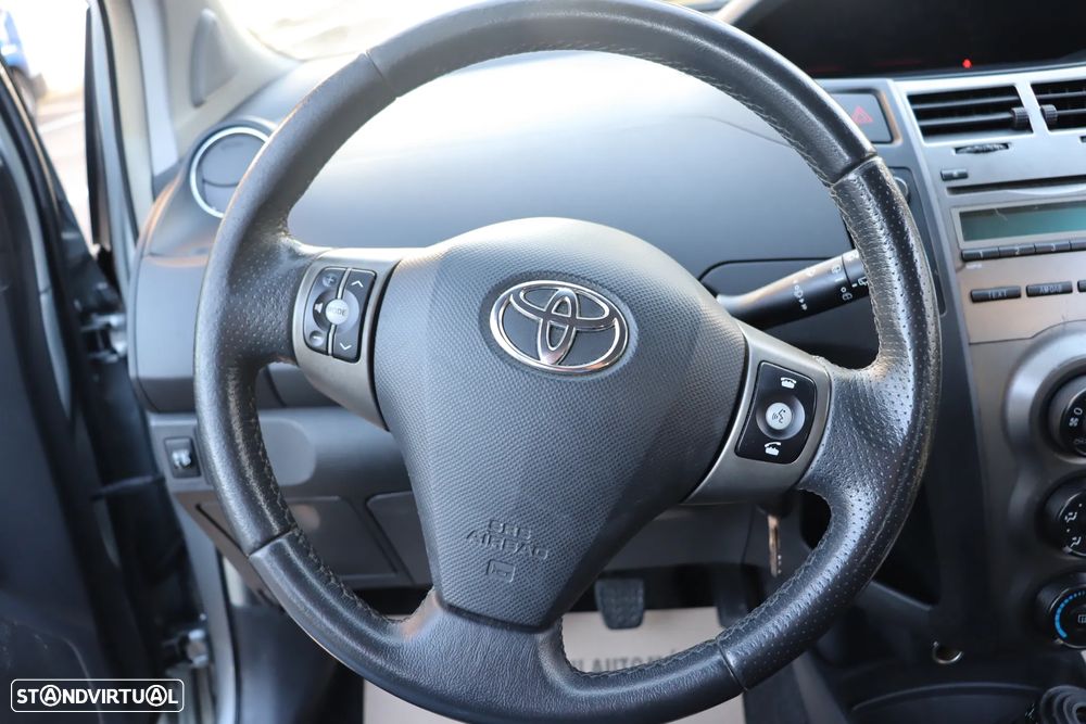 Toyota Yaris 1.3 VVT-i Sol High Pack VSC+TRC - 8
