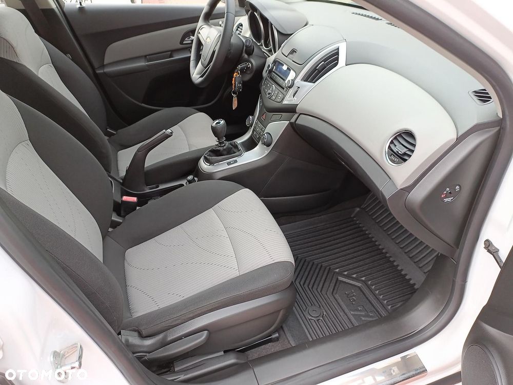 Chevrolet Cruze 1.6 LS - 14