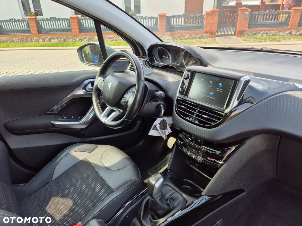Peugeot 2008 1.2 Pure Tech Allure S&S - 30