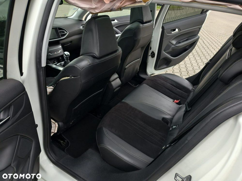 Peugeot 308 - 35