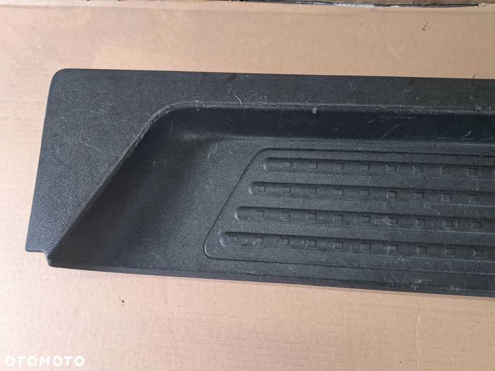 Volkswagen Transporter T5 stopień prawy boczny próg - 2