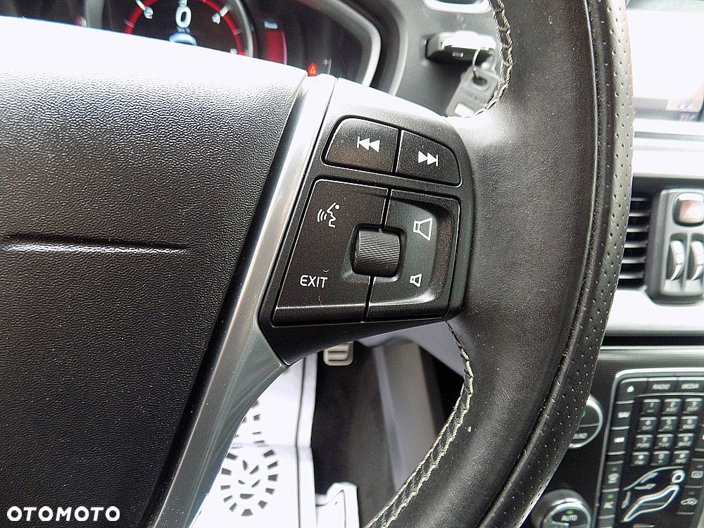 Volvo V40 D3 Drive-E R-Design Momentum - 14