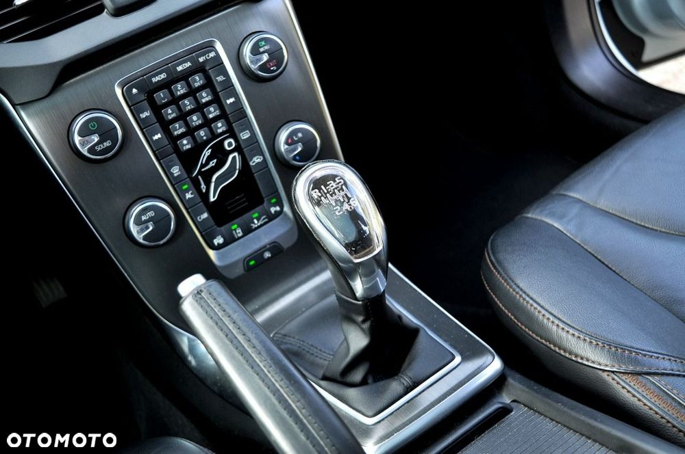Volvo V40 D2 Summum - 14