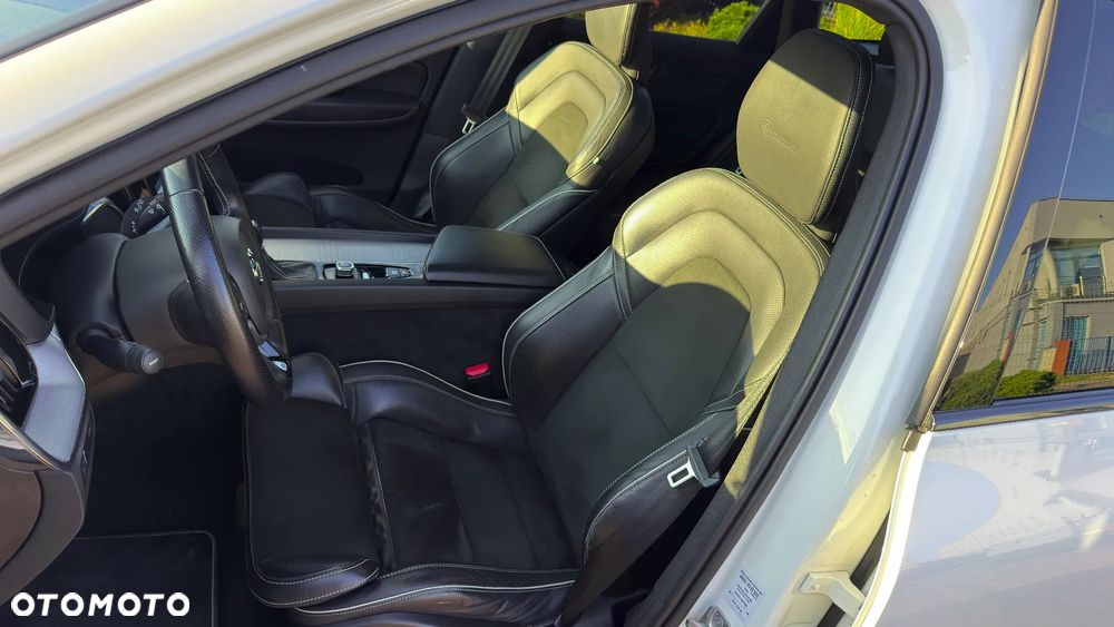 Volvo XC 60 D5 AWD Geartronic RDesign - 21