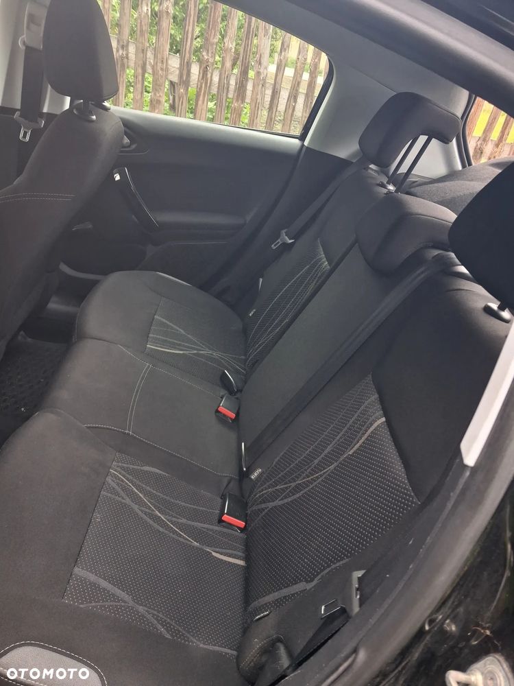 Peugeot 208 - 9