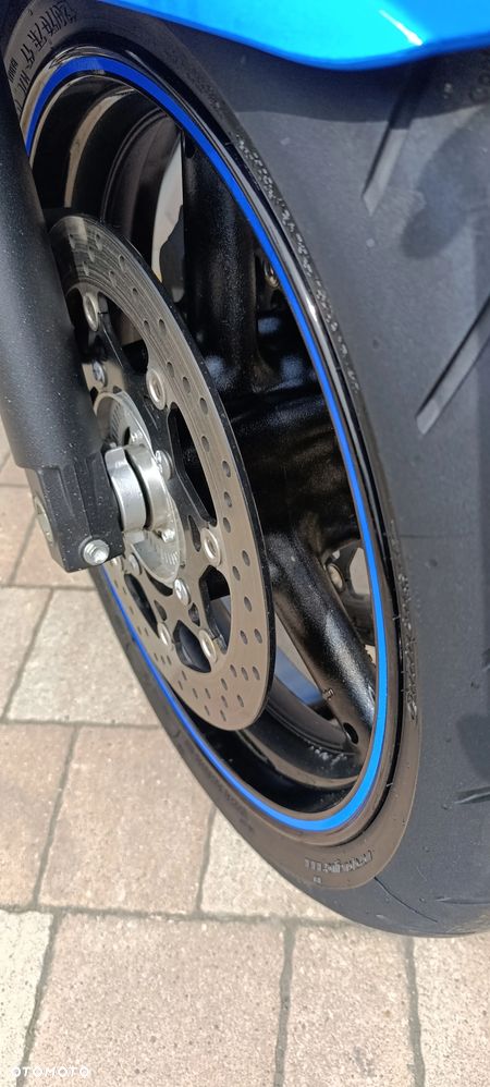 Suzuki GSX - 19