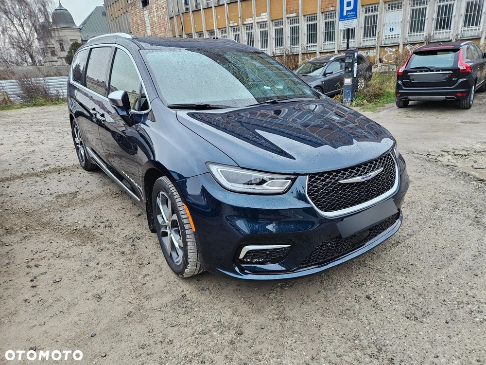 Chrysler Pacifica - 1