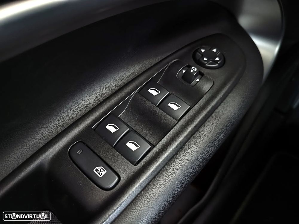 Jeep Avenger 1.2 GSE T3 Summit - 27